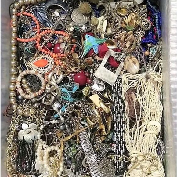 Huge 3 LB Vintage to Now Jewelry Lot- MYSTERY BOX Gold Silver Rhinestones - Picture 11 of 12